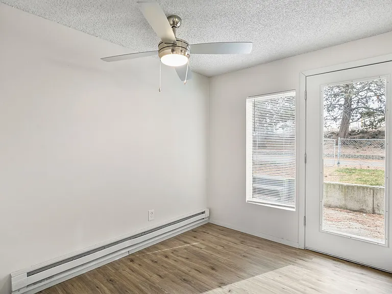 179 SW Hayes Ave — Photo 6