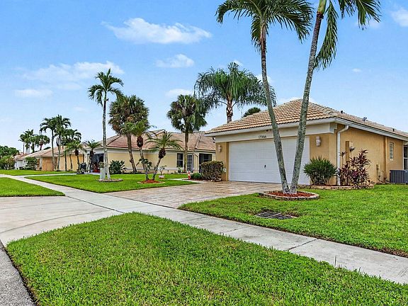 3rd image of 12986 Hampton Lakes Circle
