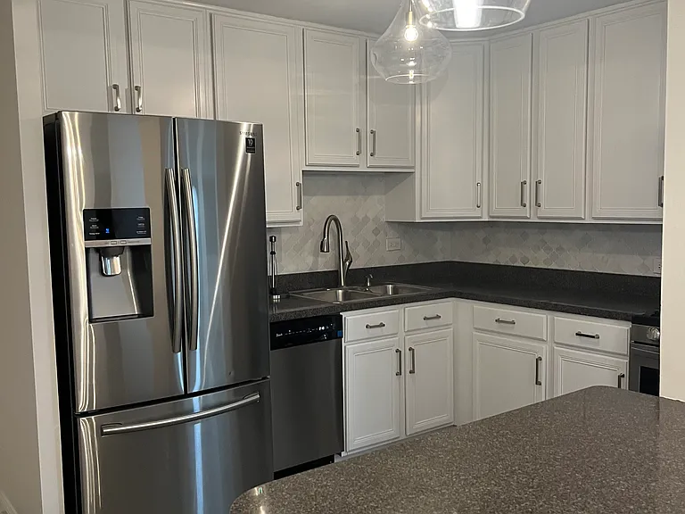 816 W Saint James St #2SW — Photo 1