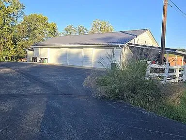 2576 Old State Road 37 S — Photo 4