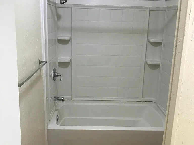 1121 Houston Dr — Photo 10
