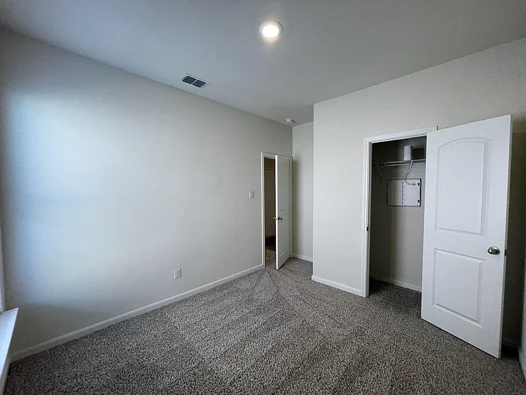1921 Belmont Ln — Photo 20