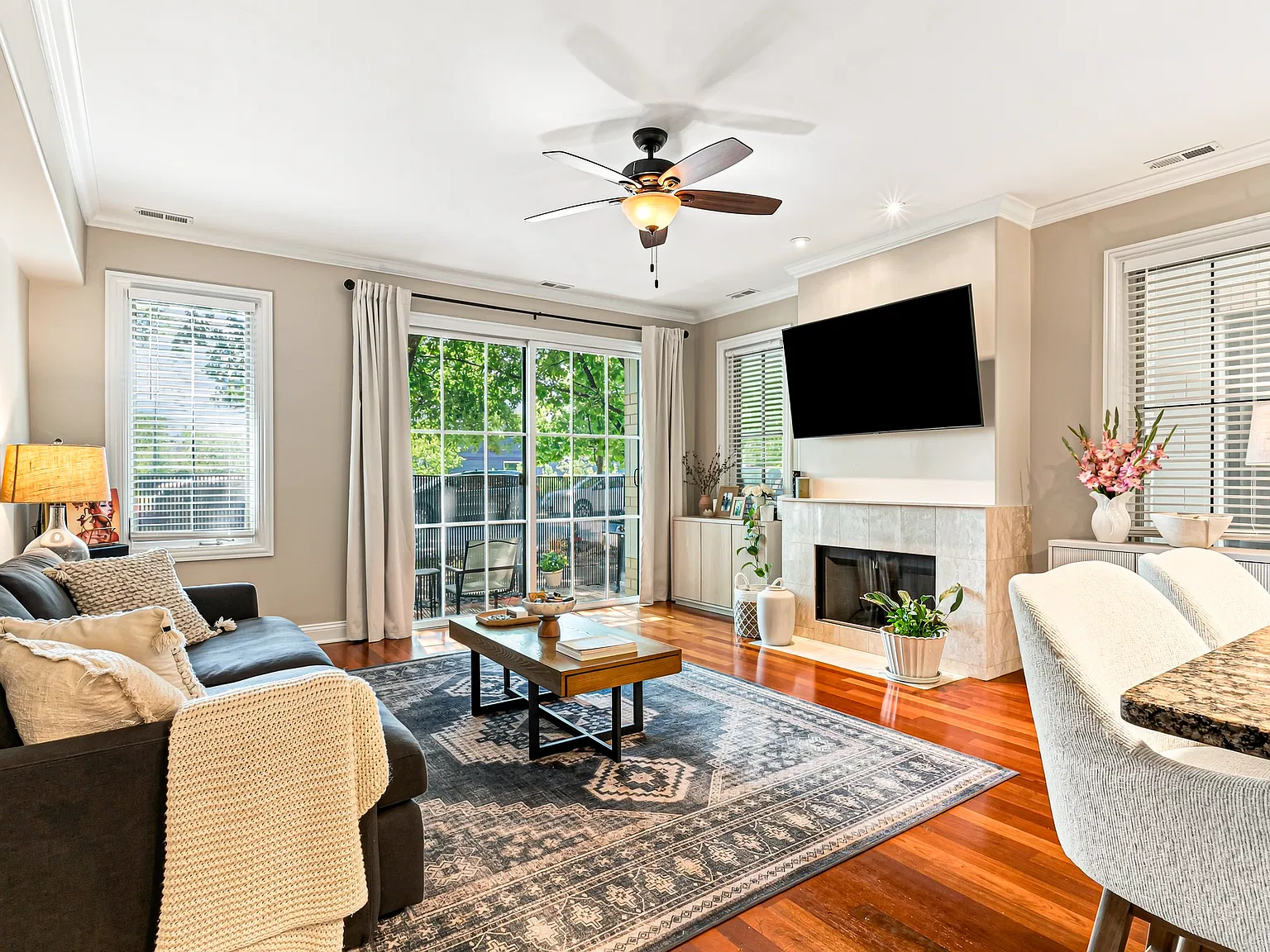 2 bed, $3,200 — Photo 4