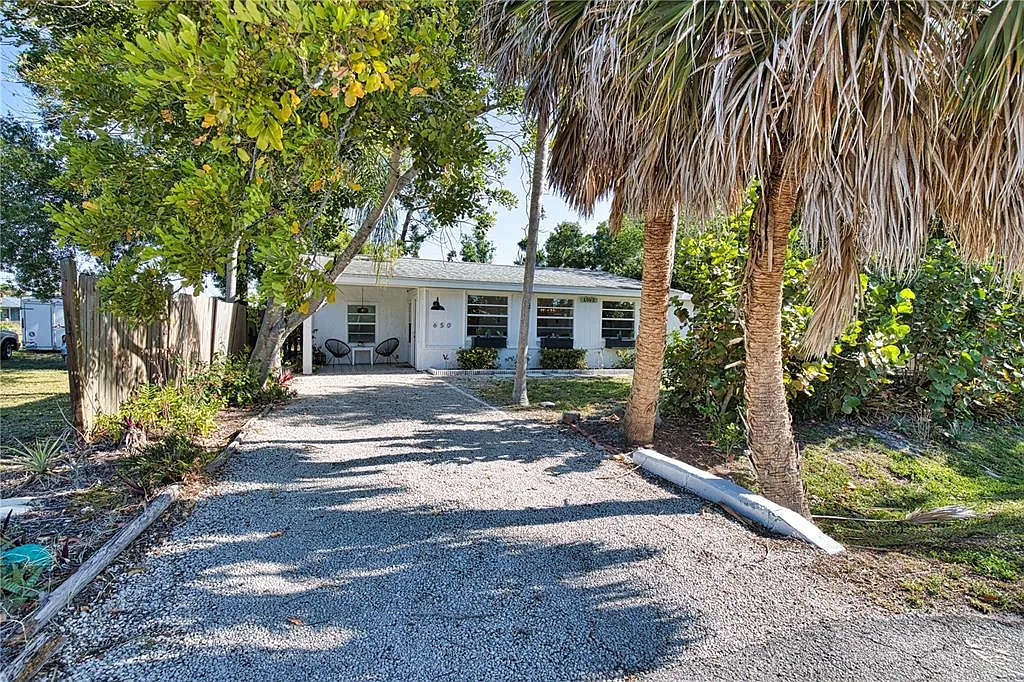3 bed, 2.0 bath, 1421 sqft, $2,200 — Photo 1