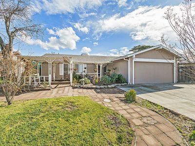 3025 Timmy Ave, Clovis, CA, 93612