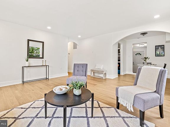3rd image of 505 Westway Rd
