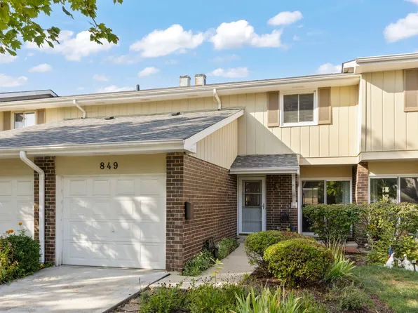 849 Queenswood Ct, Wheaton, IL 60189