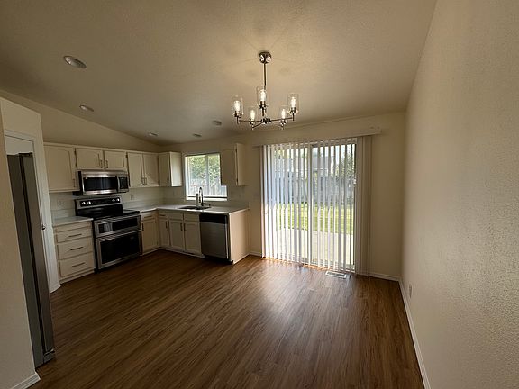 4th image of 1881 E Cougar Creek Dr