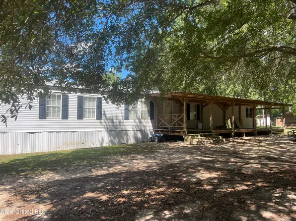 592 Beach Rd, Poplarville, MS 39470