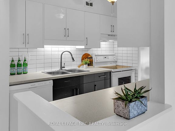 5th image of 196 Scott St #208