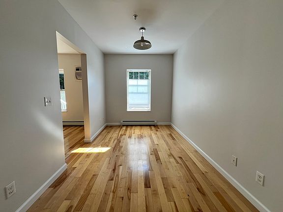 3rd image of 4968 Mountain Rd #201