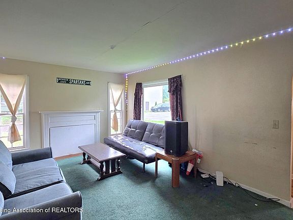 4th image of 954 Daisy Ln