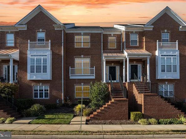 509 Dunmore St, Fredericksburg, VA 22401