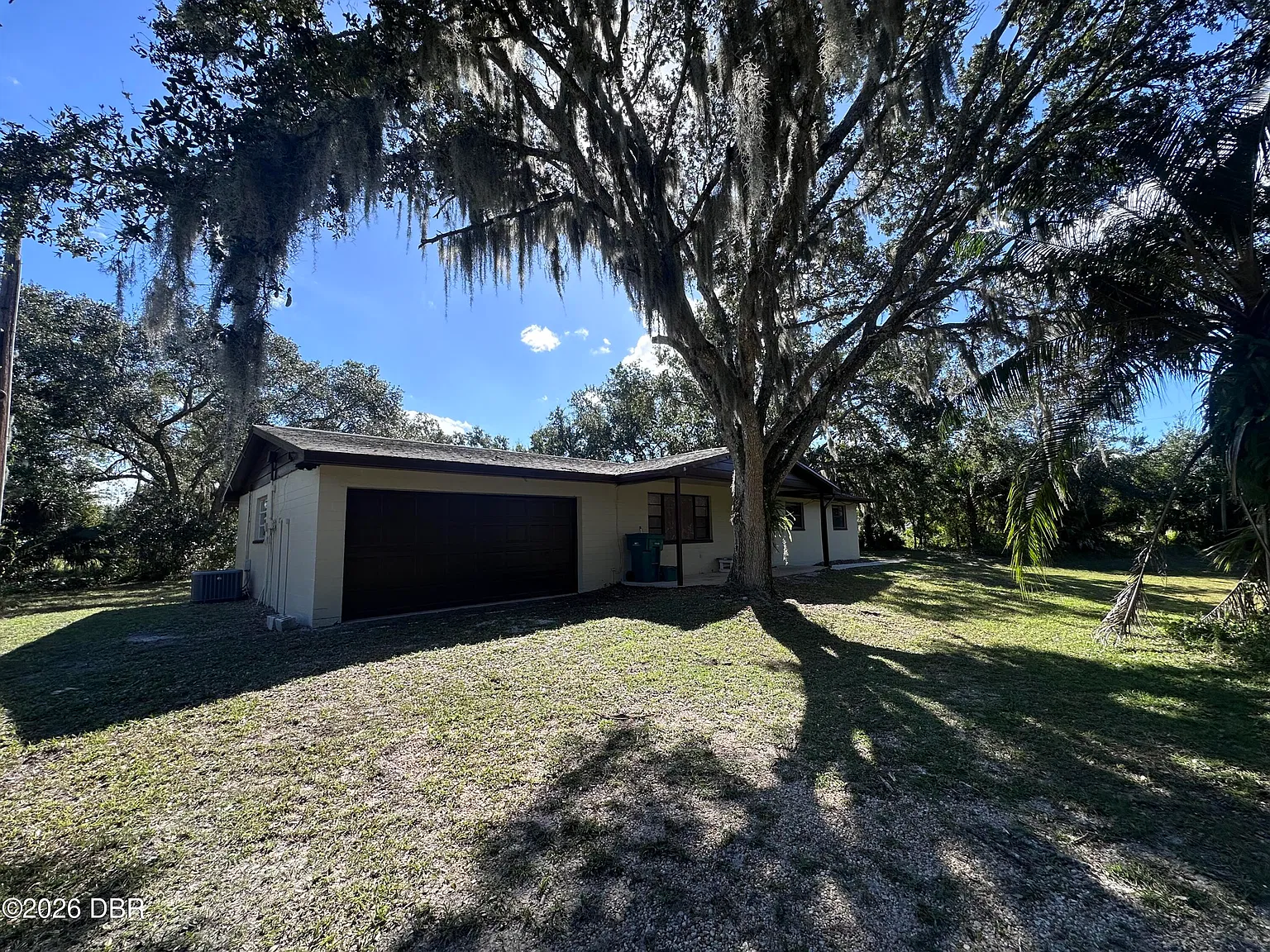 3 bed, 2.0 bath, 1890 sqft, $1,900 — Photo 1