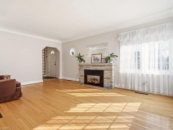 3rd image of 192 Ewen Rd