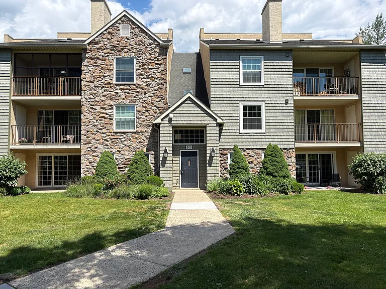 801 Deer Run — Photo 1