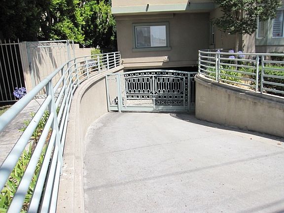 4th image of 268 N Mar Vista Ave APT 1