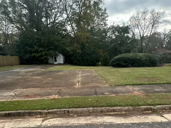 140 E Clinton St, Gray, GA 31032