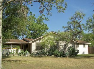 304 W Lacy St, Cuero, TX 77954