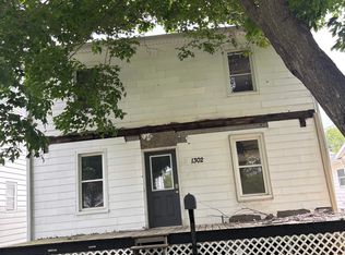 1302 S 14th St, Burlington, IA 52601
