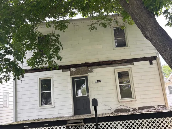 1302 S 14th St, Burlington, IA 52601