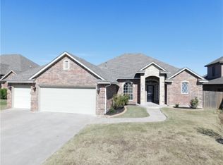 809 Carol Ann Pl, Moore, OK 73160