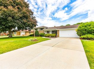 37264 Ruth Dr, Sterling Heights, MI 48312