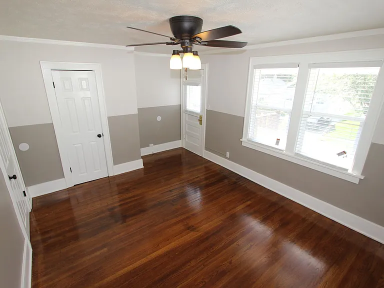 4816 Burt St #1/2-2 — Photo 36