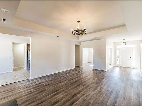 5th image of 109 Fox Run Dr
