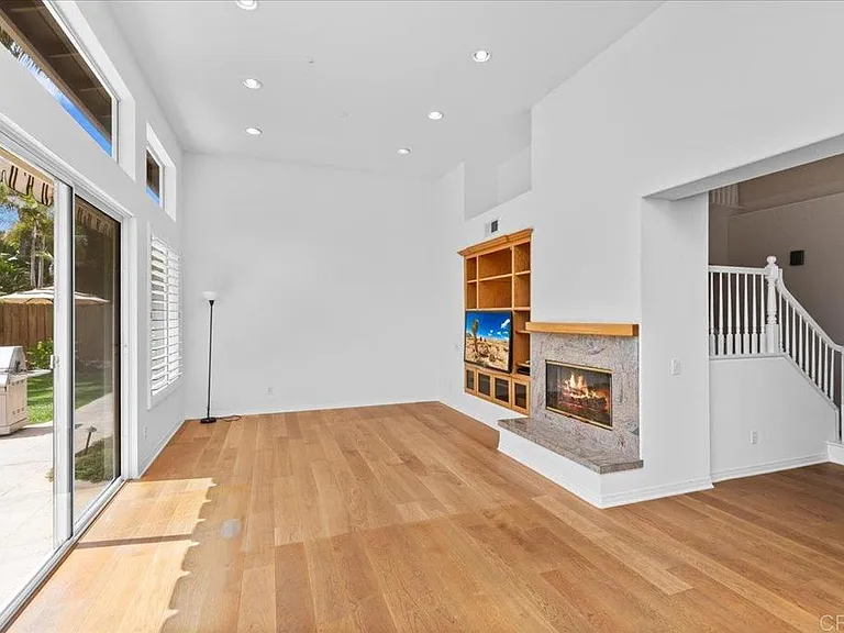 219 Pacific View Ln — Photo 14