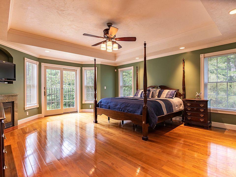 2nd image of 434 Mammoth Rd