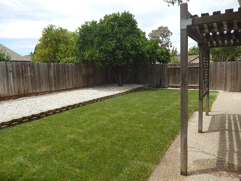 348 Bishop Dr — Photo 12