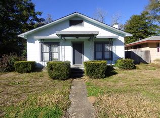 104 Myrtle St, Headland, AL 36345