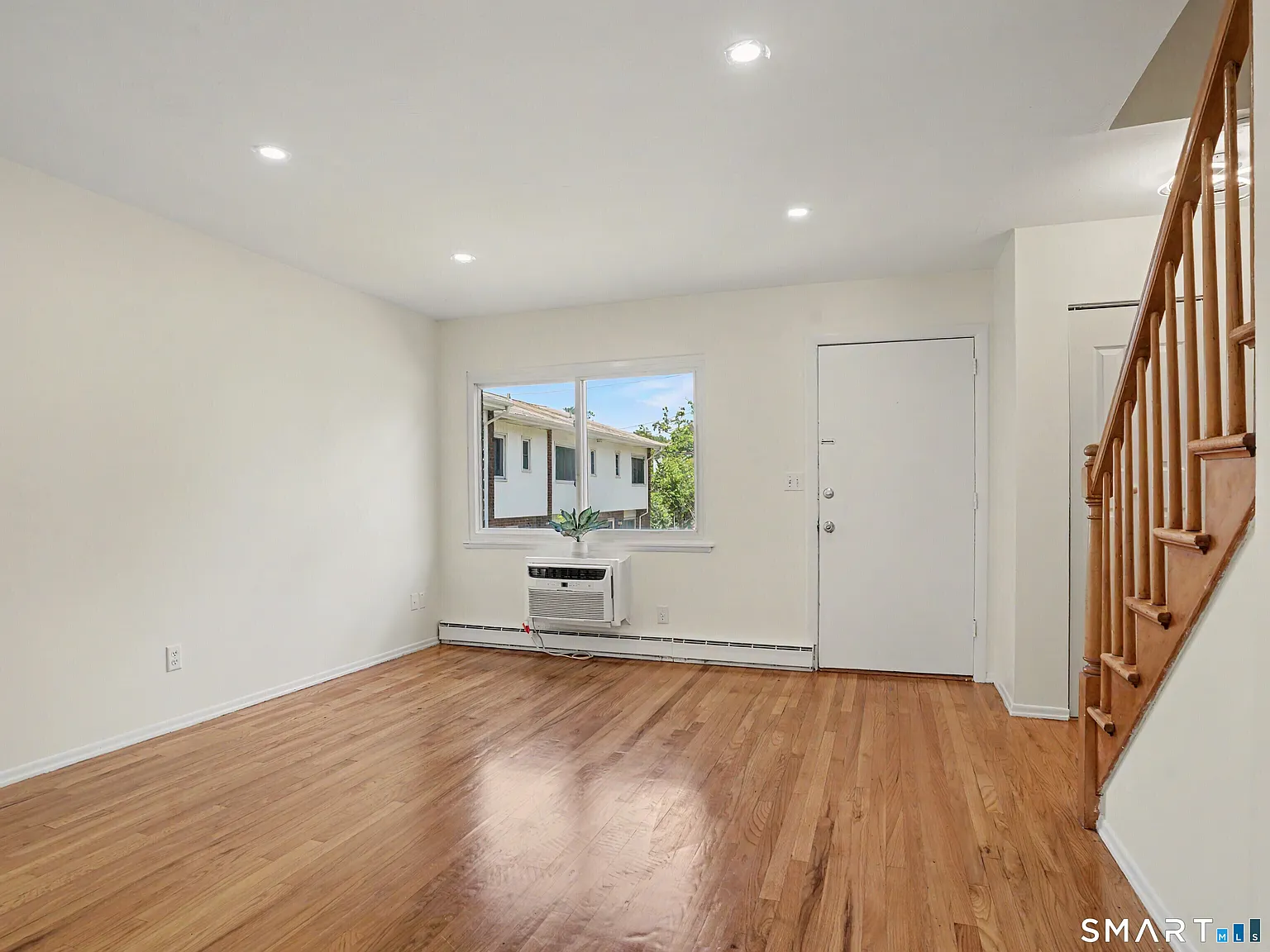 2 bed, 1.5 bath, 1000 sqft, $2,450 — Photo 2