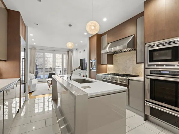 526 Hudson Street image 1 of 30