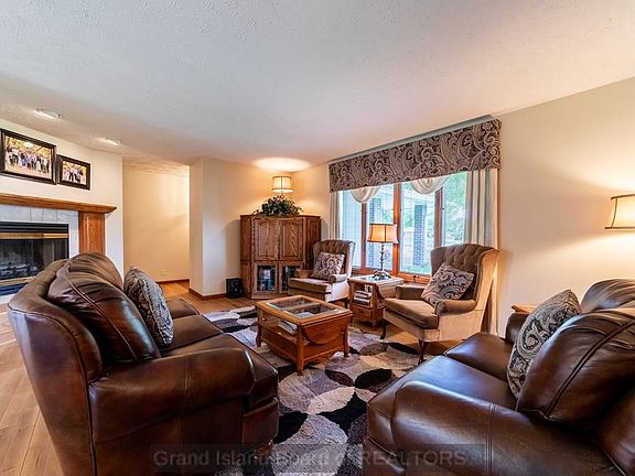 4th image of 3011 Brentwood Way