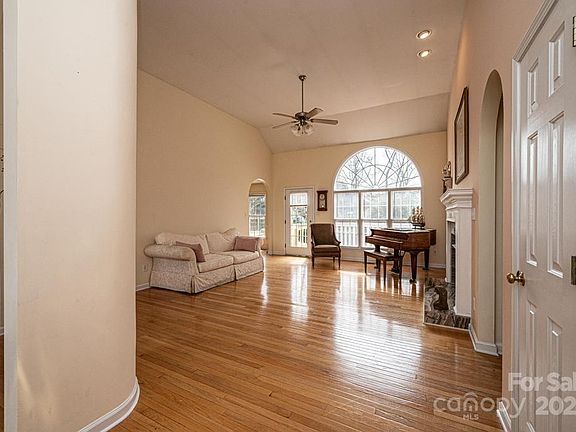 5th image of 4155 Tuscany Ct