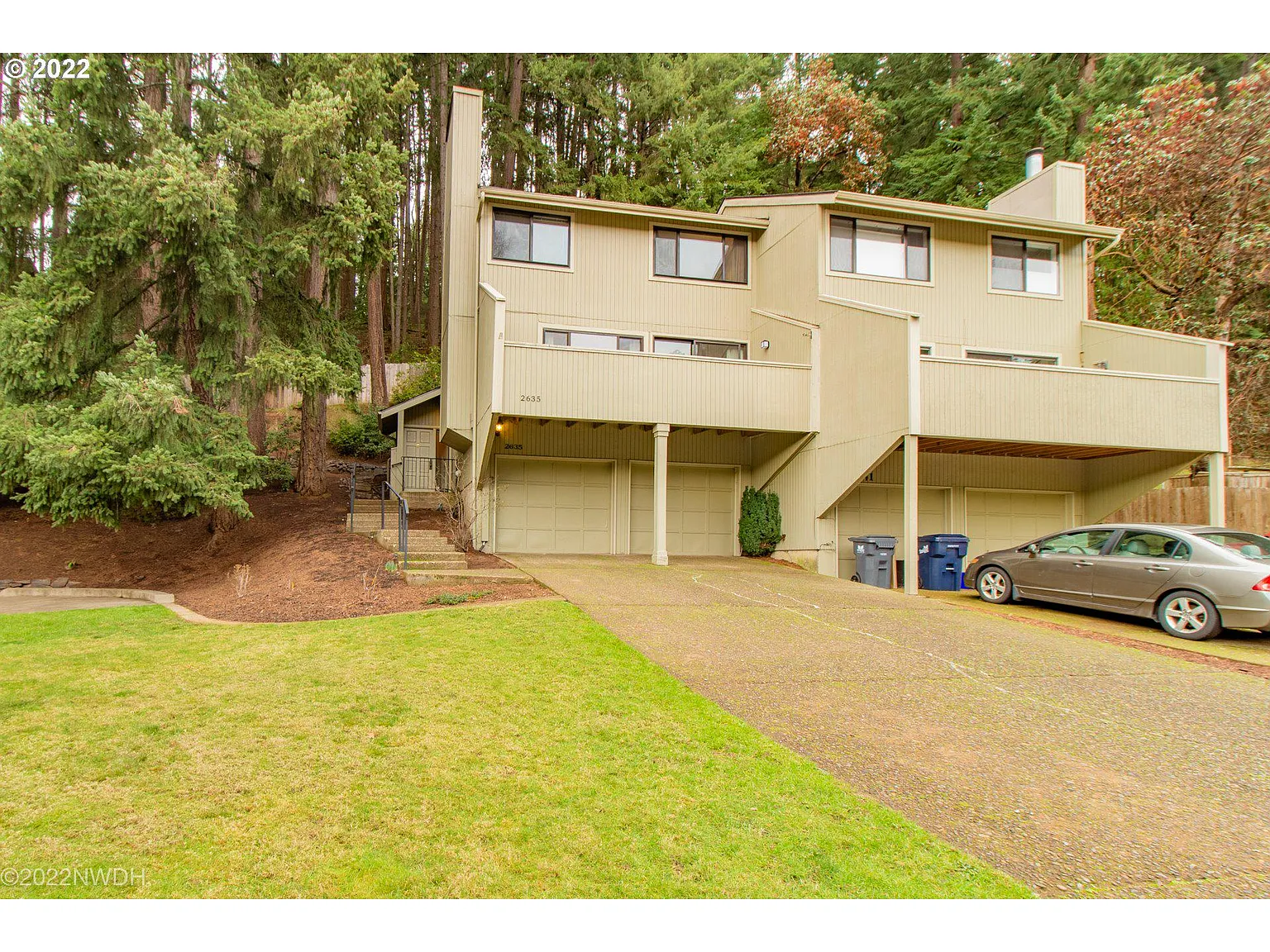 2635 E Wilshire Dr photo 1