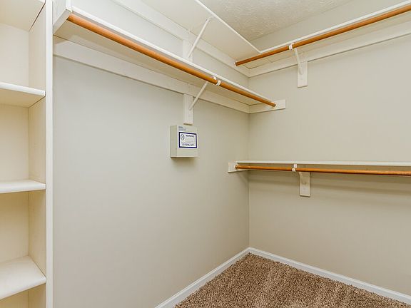 5th image of 148 Meadow Glen Dr