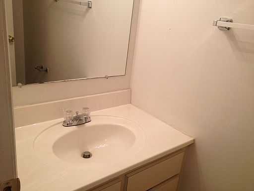 3rd image of 1105 W Parkway Ave APT 21