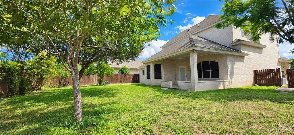 3 bed, 2.5 bath, 2123 sqft, $2,250 — Photo 2