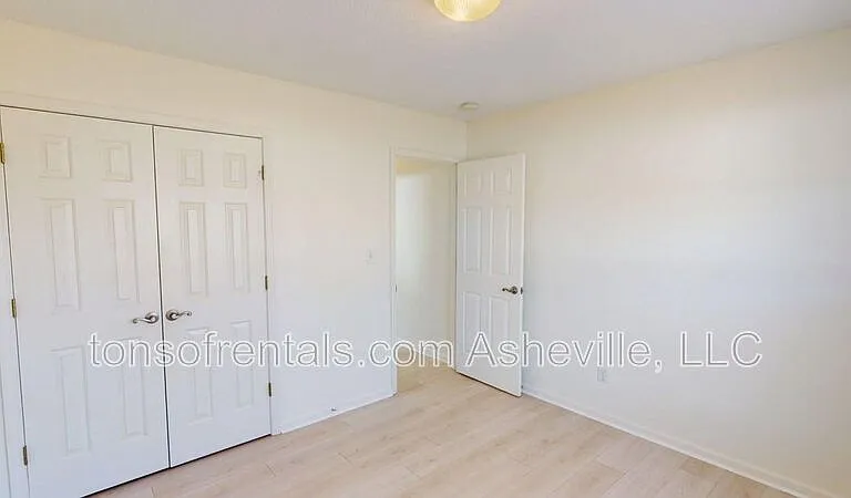 342 Meadow Pathway Dr — Photo 15