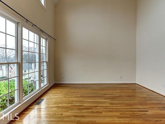 4th image of 4716 Outlook Way NE