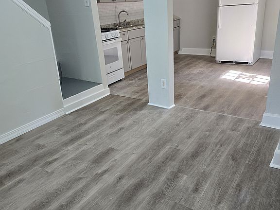 3rd image of 2703 Holly St