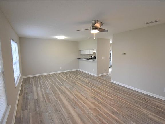 3rd image of 400 Teal Ct