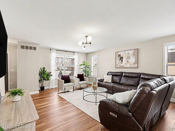 4th image of 3788 Dearborn Ave