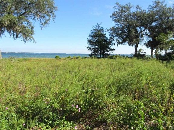 3rd image of 733 Peakes Point Dr