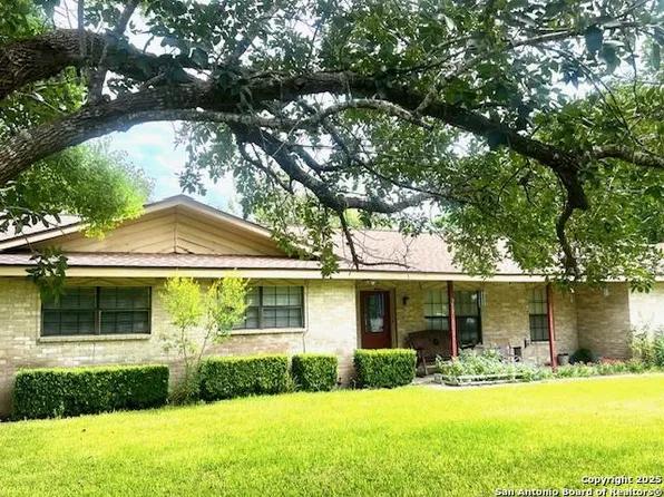 2535 MARI GAIL, Beeville 78102