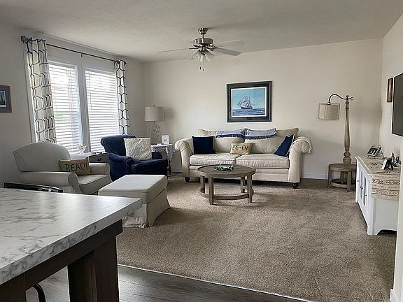 3rd image of 10427 Le Grande Blvd