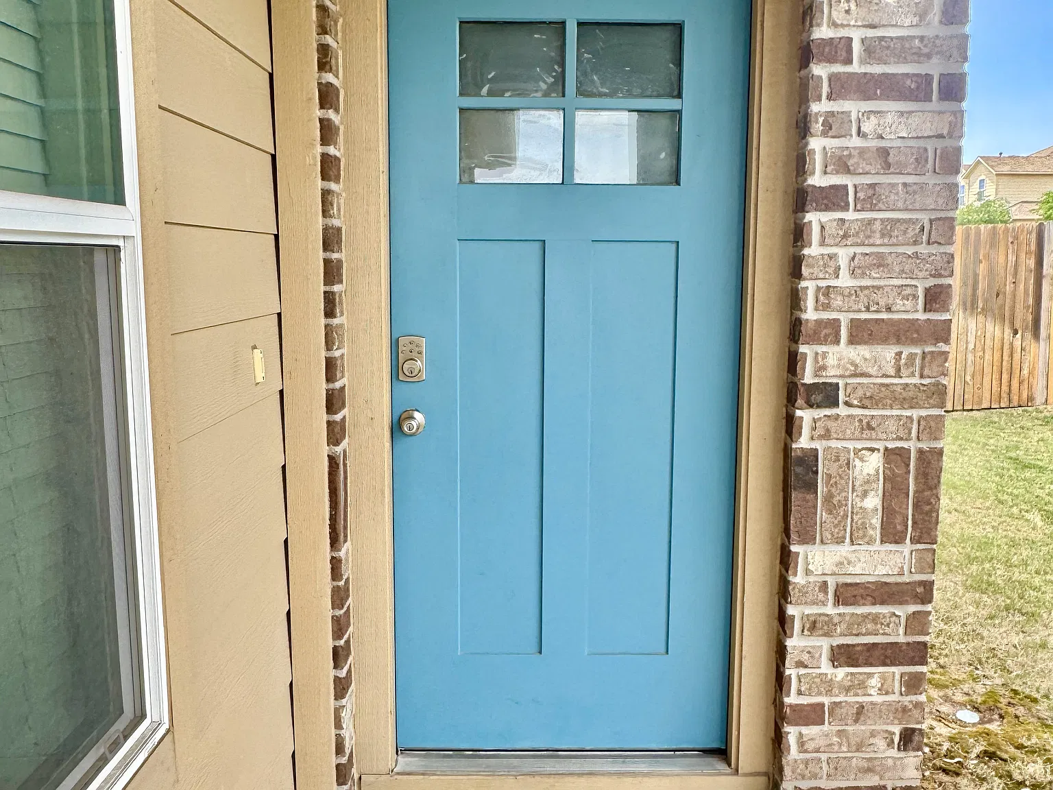 4 bed, 1699 sqft, $2,350 — Photo 2